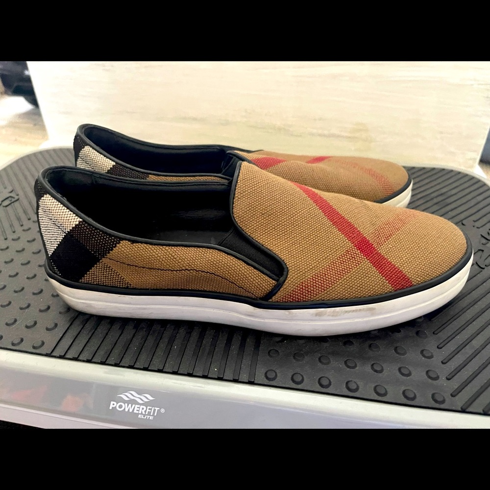 Burberry women’s slip on!